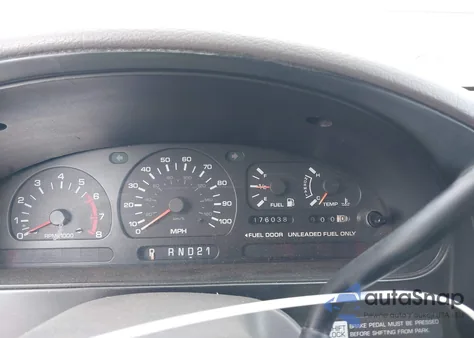 1996 Nissan Quest Xe/Gxe z USA, uszkodzony, nr VIN 4N2DN11W6TD839995